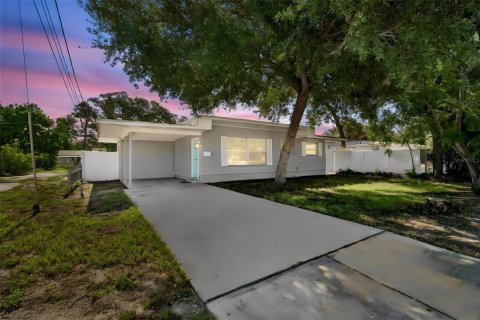 Casa en venta en Saint Petersburg, Florida, 2 dormitorios, 74.32 m2 № 2296528 - foto 2