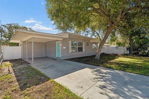 House in Saint Petersburg, Florida 2 bedrooms, 74.32 sq.m. № 2296528