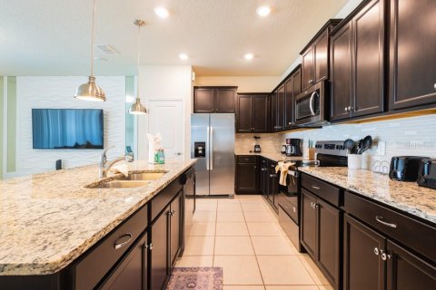 Townhouse in Davenport, Florida 5 bedrooms, 213.02 sq.m. № 2109319 - photo 8