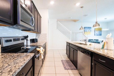 Townhouse in Davenport, Florida 5 bedrooms, 213.02 sq.m. № 2109319 - photo 10