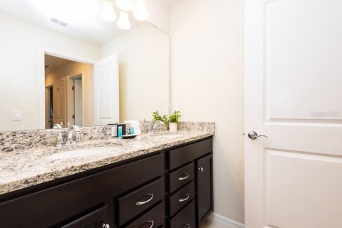 Townhouse in Davenport, Florida 5 bedrooms, 213.02 sq.m. № 2109319 - photo 17
