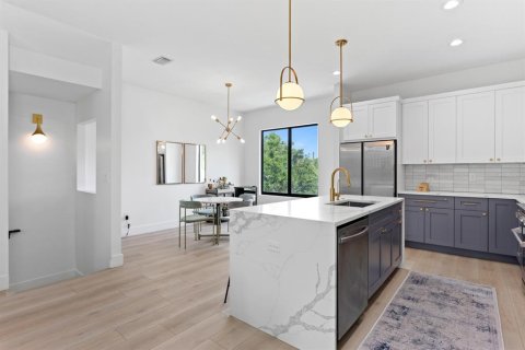 Touwnhouse à vendre à Tampa, Floride: 3 chambres, 197.42 m2 № 1872794 - photo 7
