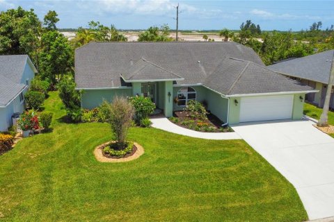 House in Bradenton, Florida 3 bedrooms, 215.44 sq.m. № 1775006 - photo 2