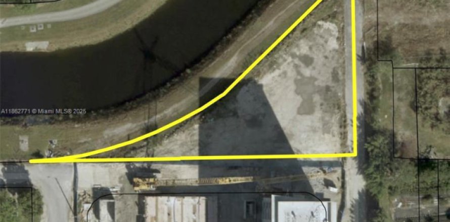 Commercial property in Miami, Florida № 2076734