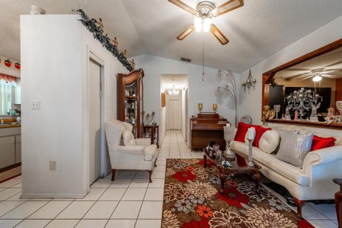 House in Sanford, Florida 3 bedrooms, 126.35 sq.m. № 1808718 - photo 3