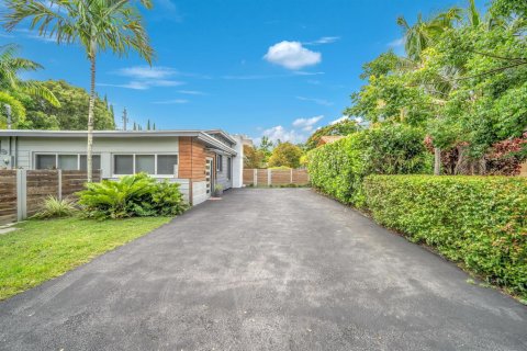 House in South Miami, Florida 2 bedrooms, 140.84 sq.m. № 2279055 - photo 19
