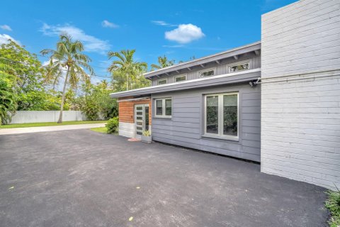 House in South Miami, Florida 2 bedrooms, 140.84 sq.m. № 2279055 - photo 20