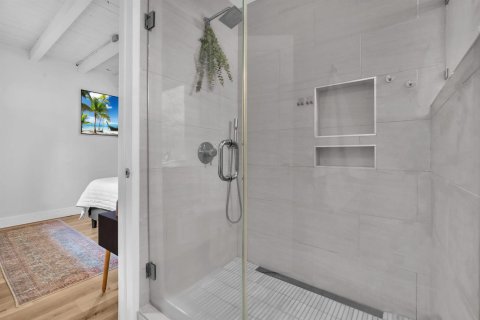 House in South Miami, Florida 2 bedrooms, 140.84 sq.m. № 2279055 - photo 13