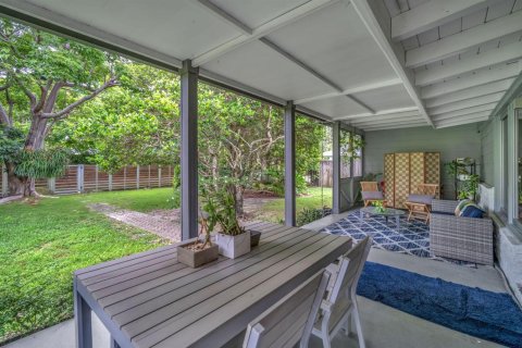 House in South Miami, Florida 2 bedrooms, 140.84 sq.m. № 2279055 - photo 28