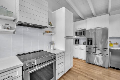 House in South Miami, Florida 2 bedrooms, 140.84 sq.m. № 2279055 - photo 5