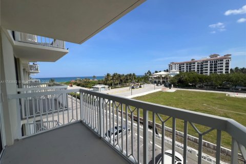 Condo in Palm Beach Shores, Florida, 1 bedroom  № 2021106 - photo 2