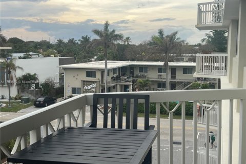 Condo in Palm Beach Shores, Florida, 1 bedroom  № 2021106 - photo 30