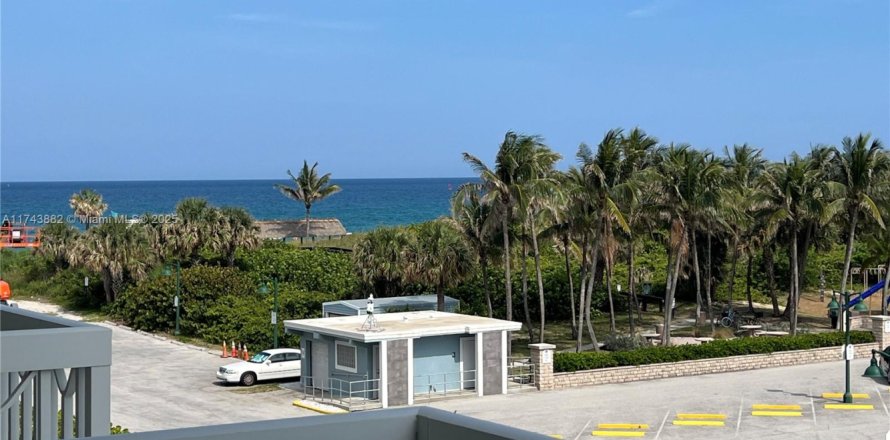 Condo in Palm Beach Shores, Florida, 1 bedroom  № 2021106