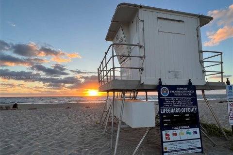 Condo in Palm Beach Shores, Florida, 1 bedroom  № 2021106 - photo 18