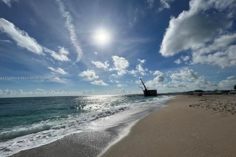 Condo in Palm Beach Shores, Florida, 1 bedroom  № 2021106 - photo 4