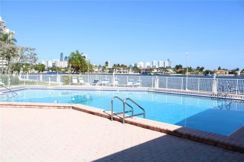 Copropriété à louer à Aventura, Floride: 1 chambre, 71.35 m2 № 1946827 - photo 8