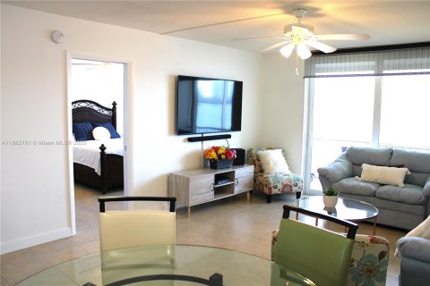 Copropriété à louer à Aventura, Floride: 1 chambre, 71.35 m2 № 1946827 - photo 2