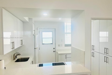 Copropriété à louer à Aventura, Floride: 1 chambre, 71.35 m2 № 1946827 - photo 3