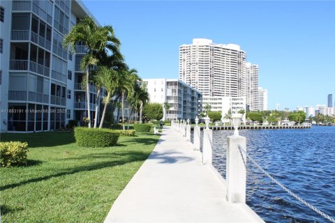 Copropriété à louer à Aventura, Floride: 1 chambre, 71.35 m2 № 1946827 - photo 9