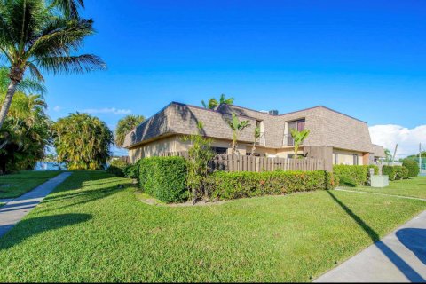 Townhouse in Palm Springs, Florida 3 bedrooms, 139.35 sq.m. № 2087036