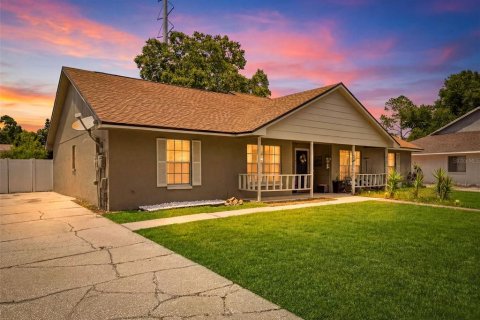 House in Tampa, Florida 2 bedrooms, 98.01 sq.m. № 2096184