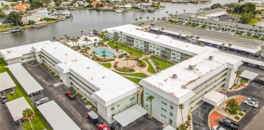 Condo à New Smyrna Beach, Floride, 2 chambres  № 2402820