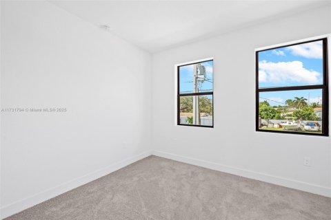 House in Miami, Florida 4 bedrooms № 1695646 - photo 18