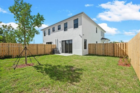 House in Miami, Florida 4 bedrooms № 1695646 - photo 24