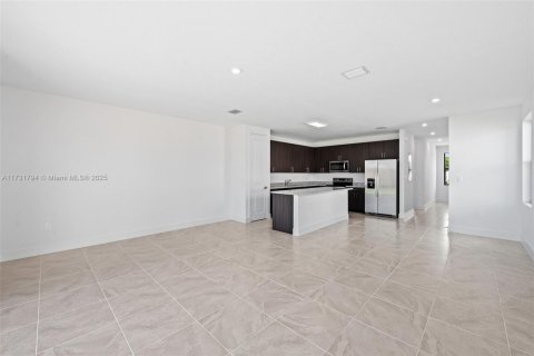 House in Miami, Florida 4 bedrooms № 1695646 - photo 9