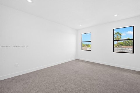 House in Miami, Florida 4 bedrooms № 1695646 - photo 15