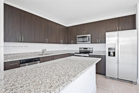 House in Miami, Florida 4 bedrooms № 1695646 - photo 5