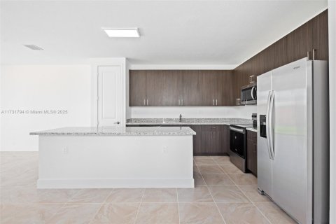 House in Miami, Florida 4 bedrooms № 1695646 - photo 6