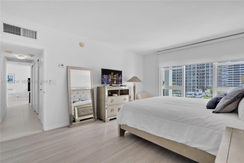 Copropriété à louer à Bal Harbour, Floride: 2 chambres, 98.1 m2 № 2252136 - photo 19