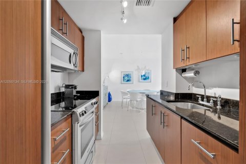 Copropriété à louer à Bal Harbour, Floride: 2 chambres, 98.1 m2 № 2252136 - photo 14