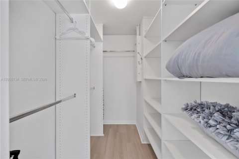 Copropriété à louer à Bal Harbour, Floride: 2 chambres, 98.1 m2 № 2252136 - photo 23