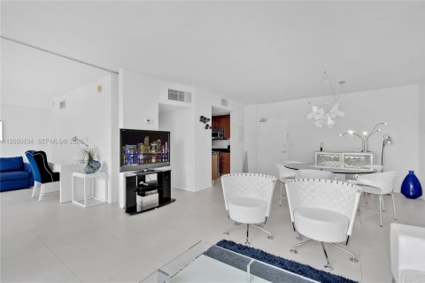 Copropriété à louer à Bal Harbour, Floride: 2 chambres, 98.1 m2 № 2252136 - photo 8