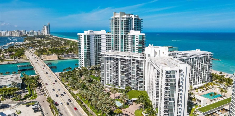 Condo à Bal Harbour, Floride, 2 chambres  № 2252136