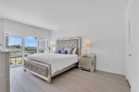 Copropriété à louer à Bal Harbour, Floride: 2 chambres, 98.1 m2 № 2252136 - photo 22