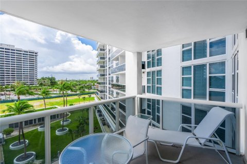 Copropriété à louer à Bal Harbour, Floride: 2 chambres, 98.1 m2 № 2252136 - photo 4