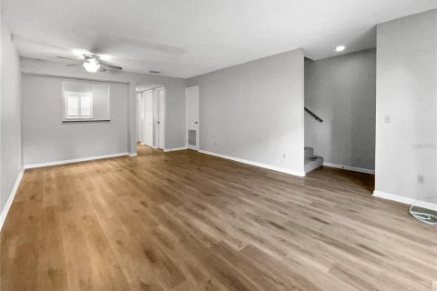 Townhouse in Tampa, Florida 2 bedrooms, 132.29 sq.m. № 1871012 - photo 2