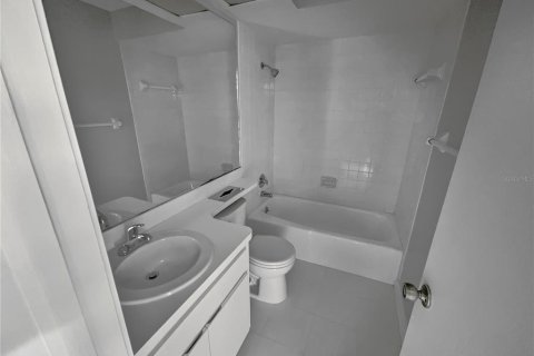 Townhouse in Tampa, Florida 2 bedrooms, 132.29 sq.m. № 1871012 - photo 15