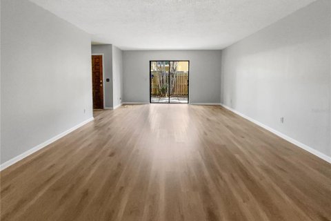 Townhouse in Tampa, Florida 2 bedrooms, 132.29 sq.m. № 1871012 - photo 13
