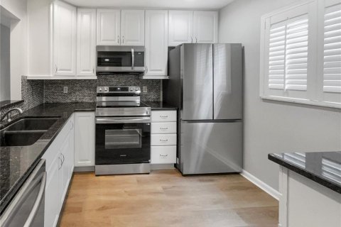 Townhouse in Tampa, Florida 2 bedrooms, 132.29 sq.m. № 1871012 - photo 4