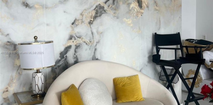 Propiedad comercial en Miami, Florida № 1943217