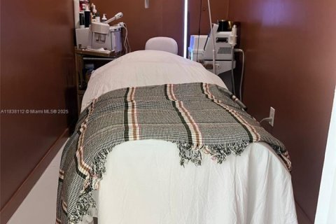 Propiedad comercial en venta en Miami, Florida № 1943217 - foto 16