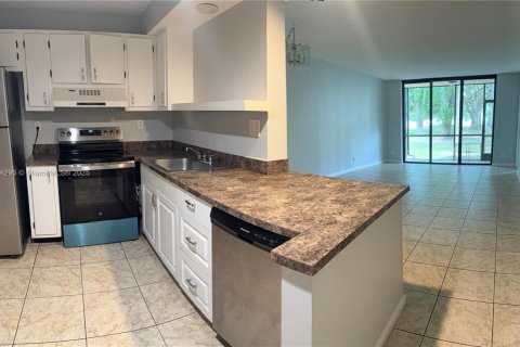 Copropriété à louer à Tamarac, Floride: 2 chambres, 80.36 m2 № 1791083 - photo 3