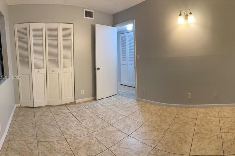 Copropriété à louer à Tamarac, Floride: 2 chambres, 80.36 m2 № 1791083 - photo 6