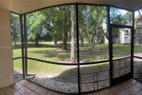 Copropriété à louer à Tamarac, Floride: 2 chambres, 80.36 m2 № 1791083 - photo 4