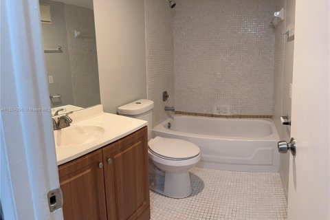 Copropriété à louer à Tamarac, Floride: 2 chambres, 80.36 m2 № 1791083 - photo 5