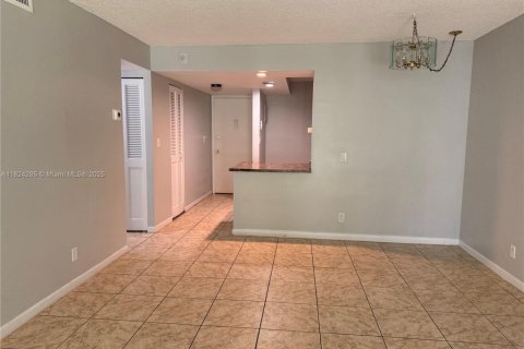 Copropriété à louer à Tamarac, Floride: 2 chambres, 80.36 m2 № 1791083 - photo 8